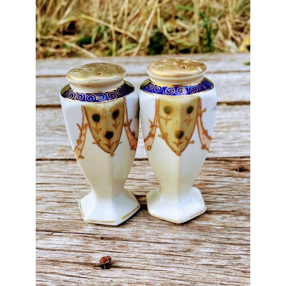 Vintage Hand Painted Nippon Salt & Pepper Shakers Roses - Picture 4 of 11